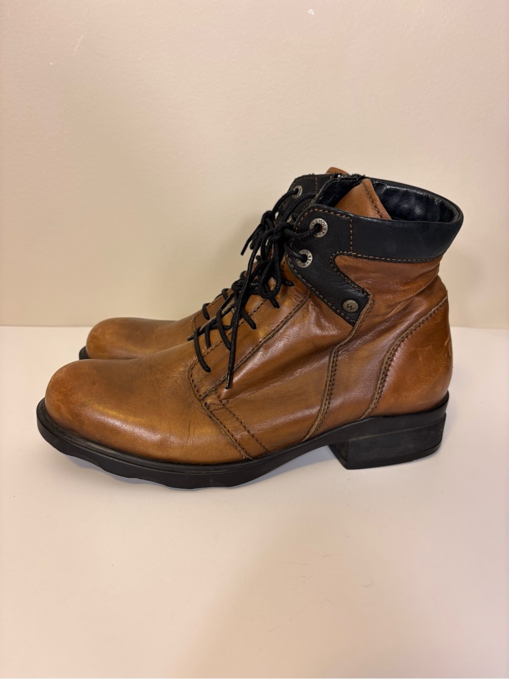 Wolky Tan and Black Leather Lace-Up Ankle Booties Women’s 39= 8-8.5